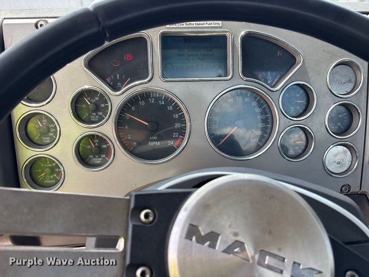 image for item YA4203 2016 Mack CXU613 semi truck