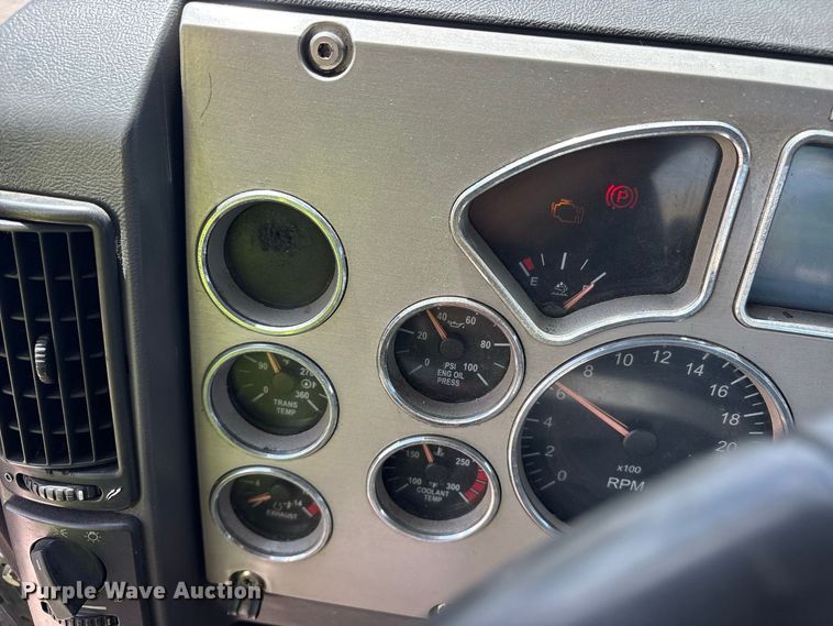 image for item YA4203 2016 Mack CXU613 semi truck