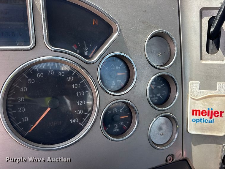 image for item YA4203 2016 Mack CXU613 semi truck