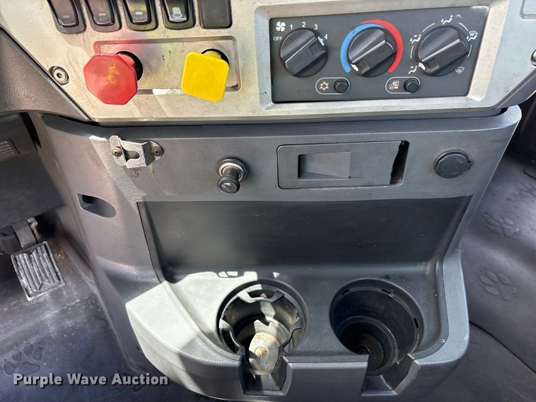 image for item YA4203 2016 Mack CXU613 semi truck