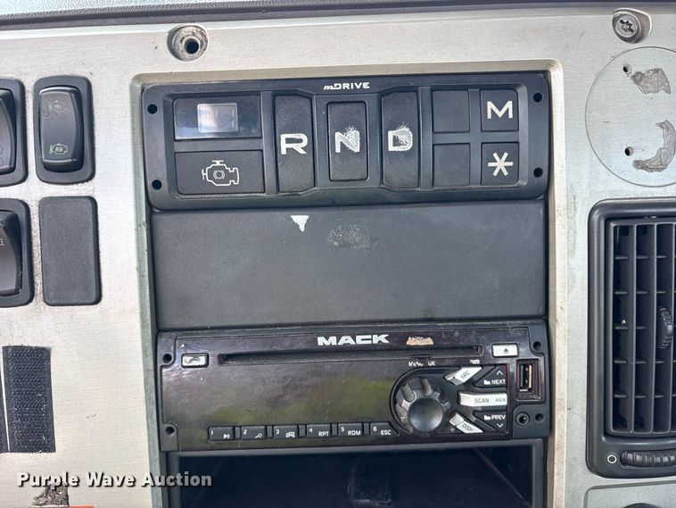 image for item YA4203 2016 Mack CXU613 semi truck