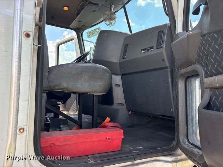 image for item YA4203 2016 Mack CXU613 semi truck