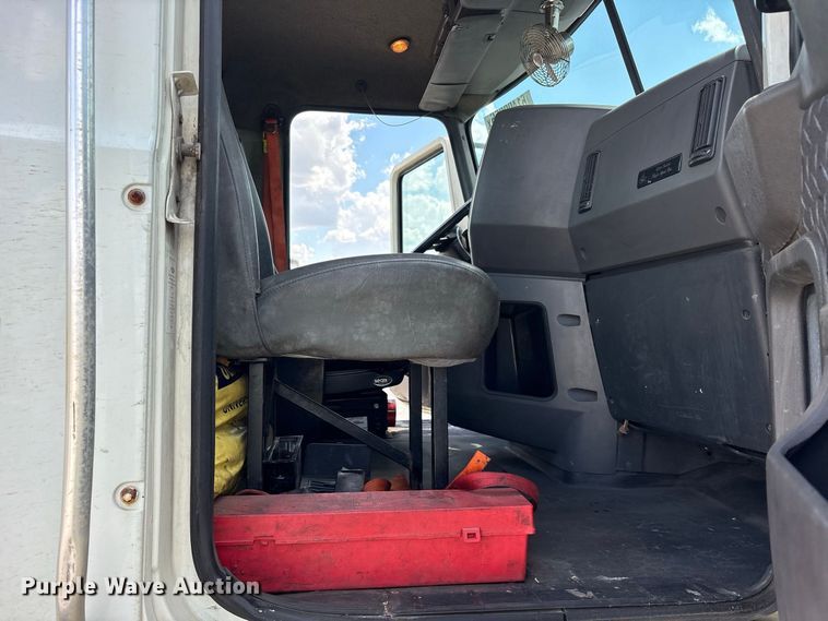 image for item YA4203 2016 Mack CXU613 semi truck