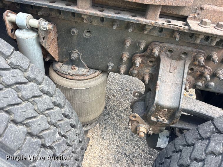 image for item YA4203 2016 Mack CXU613 semi truck