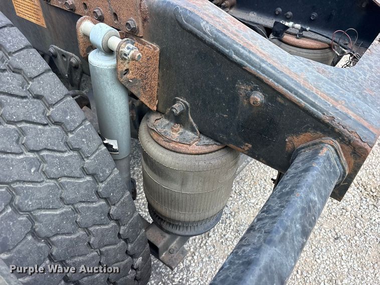 image for item YA4203 2016 Mack CXU613 semi truck