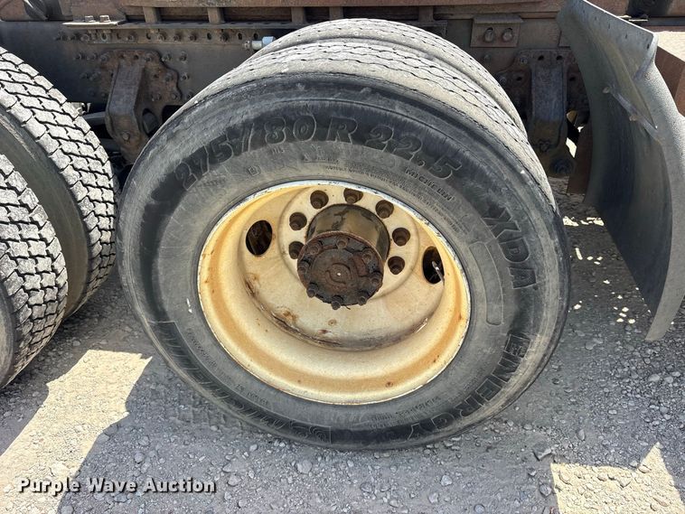 image for item YA4203 2016 Mack CXU613 semi truck