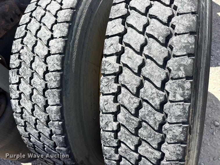 image for item YA4203 2016 Mack CXU613 semi truck