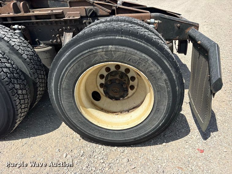 image for item YA4203 2016 Mack CXU613 semi truck