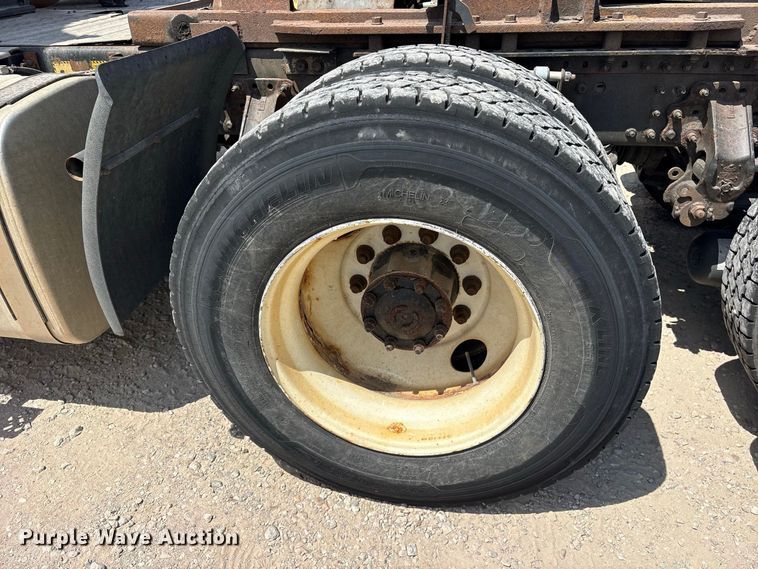 image for item YA4203 2016 Mack CXU613 semi truck