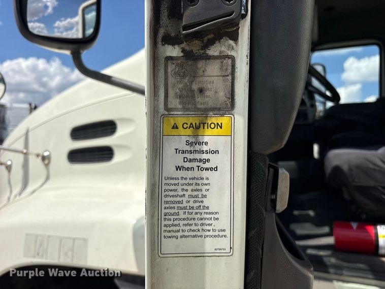 image for item YA4203 2016 Mack CXU613 semi truck