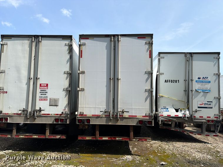 image for item YA4323 2004 Utility VS2DC dry van trailer