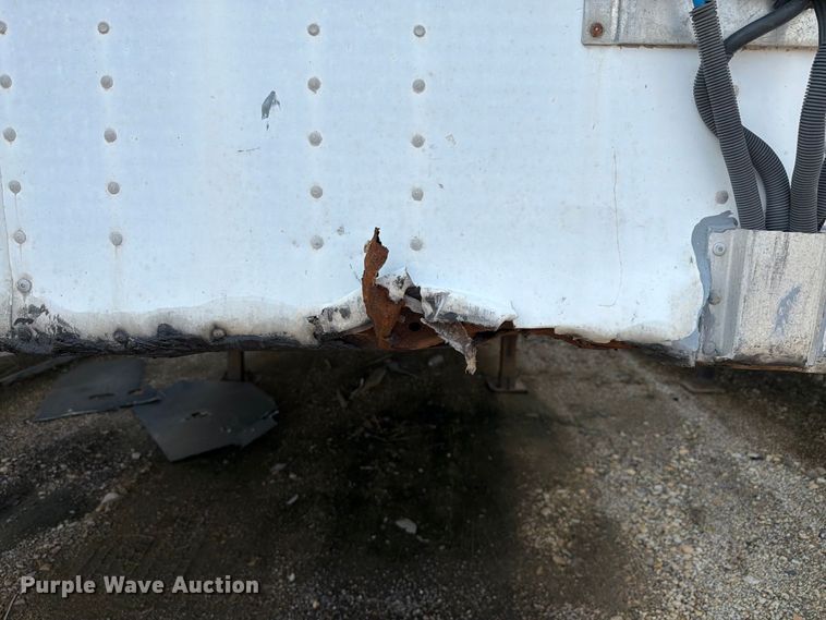 image for item YA4323 2004 Utility VS2DC dry van trailer