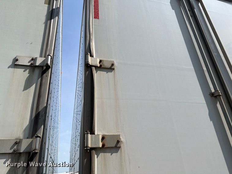 image for item YA4323 2004 Utility VS2DC dry van trailer
