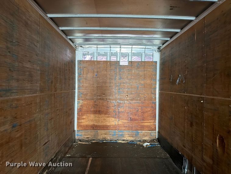 image for item YA4323 2004 Utility VS2DC dry van trailer