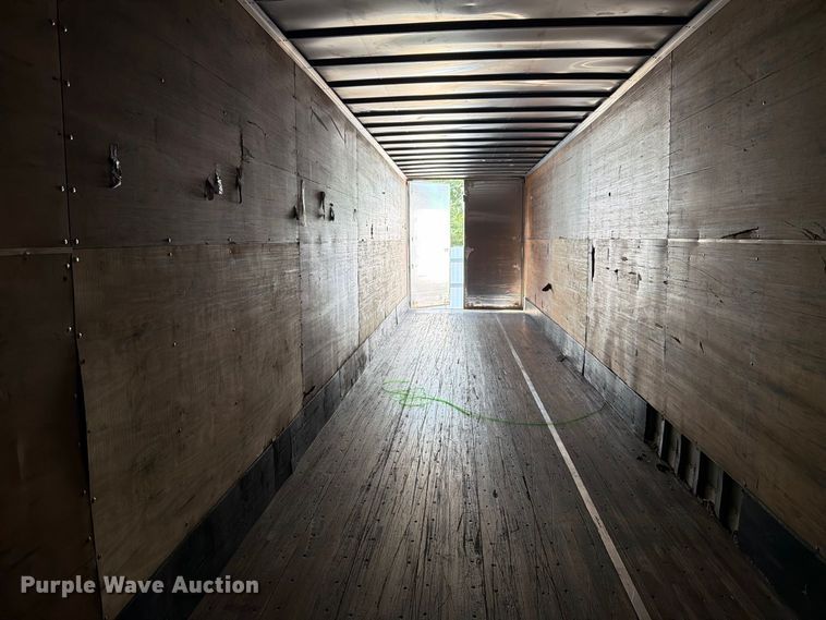 image for item YA4323 2004 Utility VS2DC dry van trailer