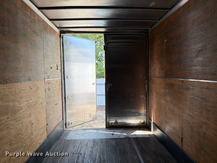 image for item YA4323 2004 Utility VS2DC dry van trailer