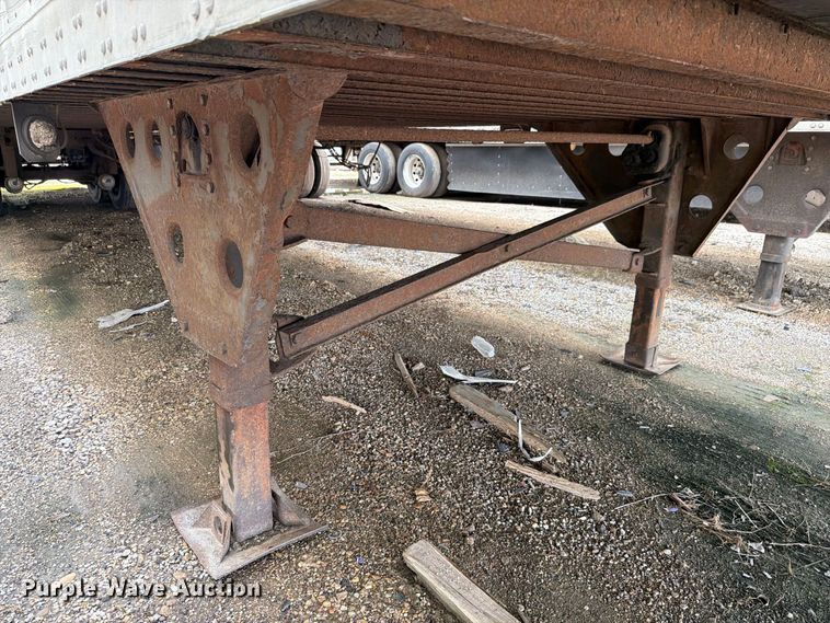 image for item YA4323 2004 Utility VS2DC dry van trailer