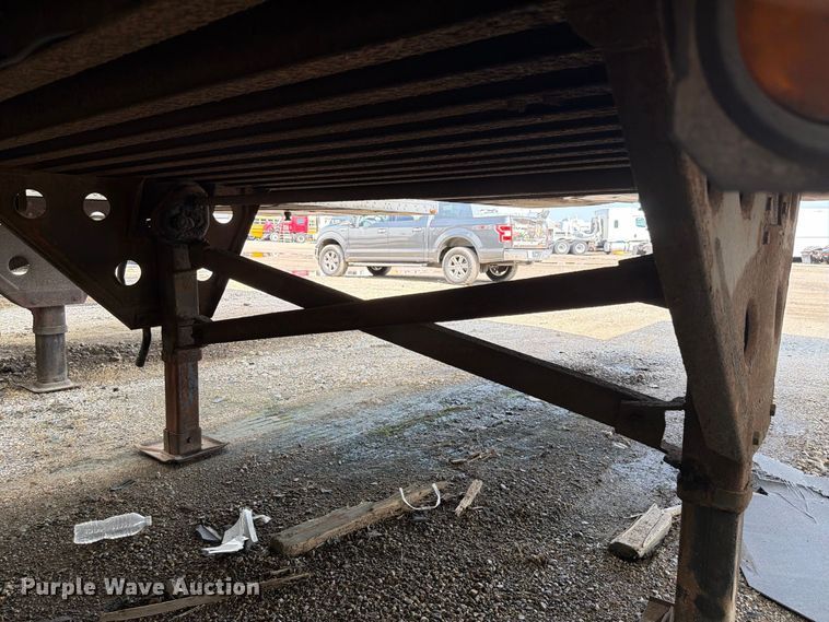 image for item YA4323 2004 Utility VS2DC dry van trailer