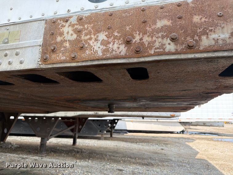 image for item YA4323 2004 Utility VS2DC dry van trailer