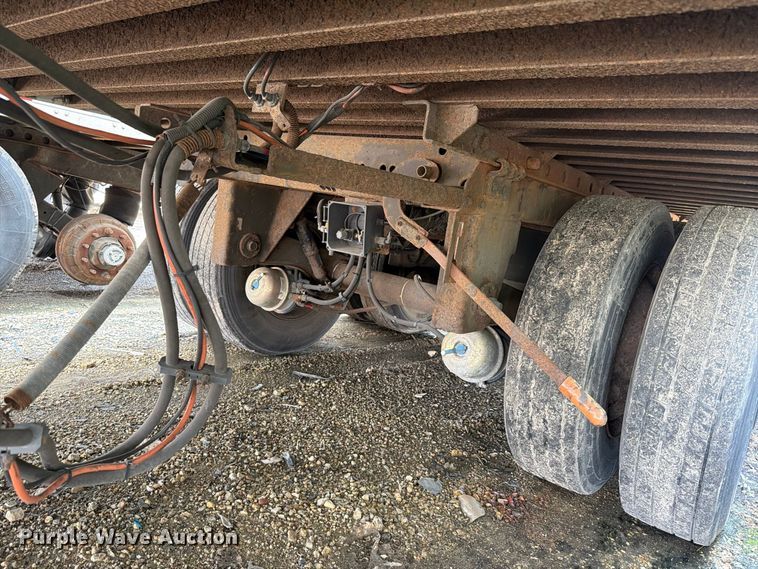 image for item YA4323 2004 Utility VS2DC dry van trailer