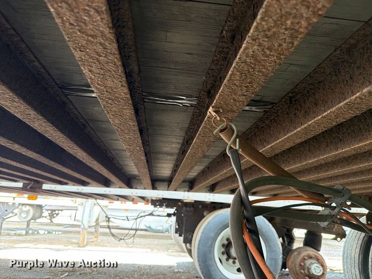 image for item YA4323 2004 Utility VS2DC dry van trailer