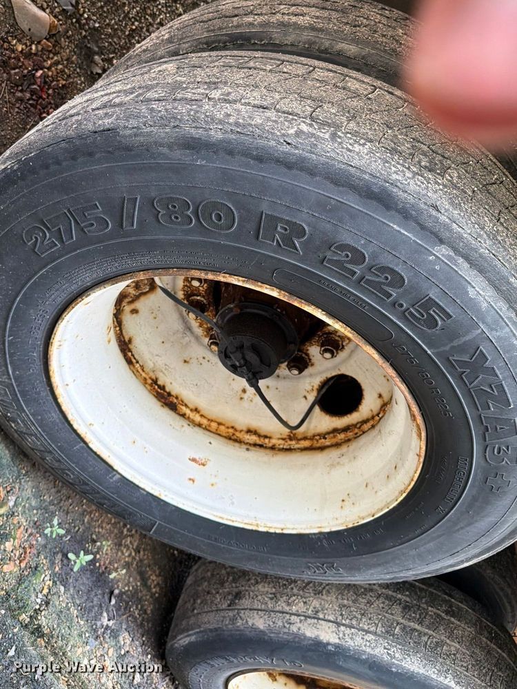 image for item YA4323 2004 Utility VS2DC dry van trailer