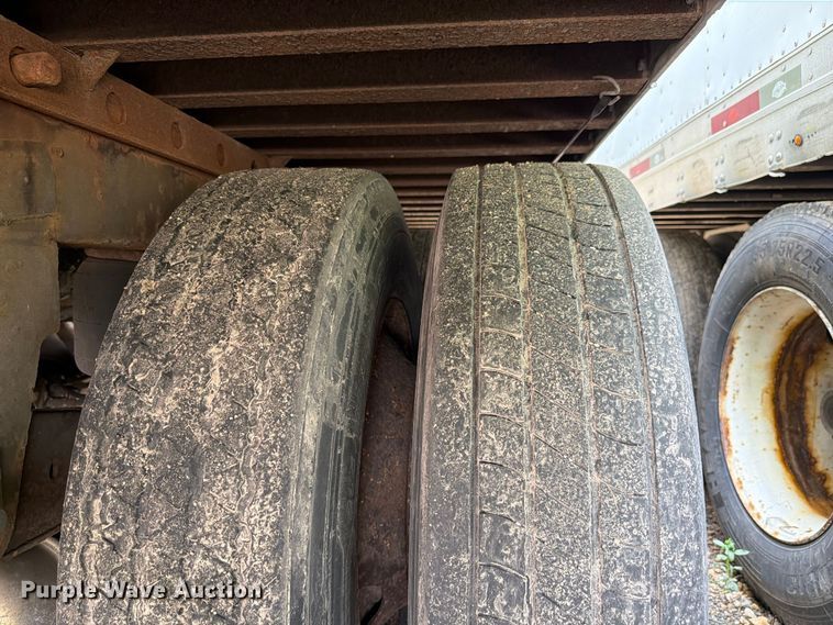 image for item YA4323 2004 Utility VS2DC dry van trailer