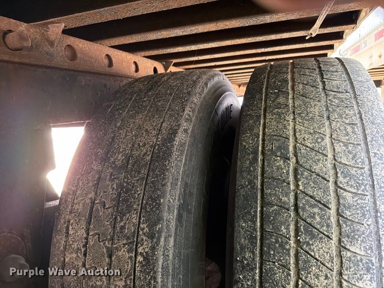image for item YA4323 2004 Utility VS2DC dry van trailer