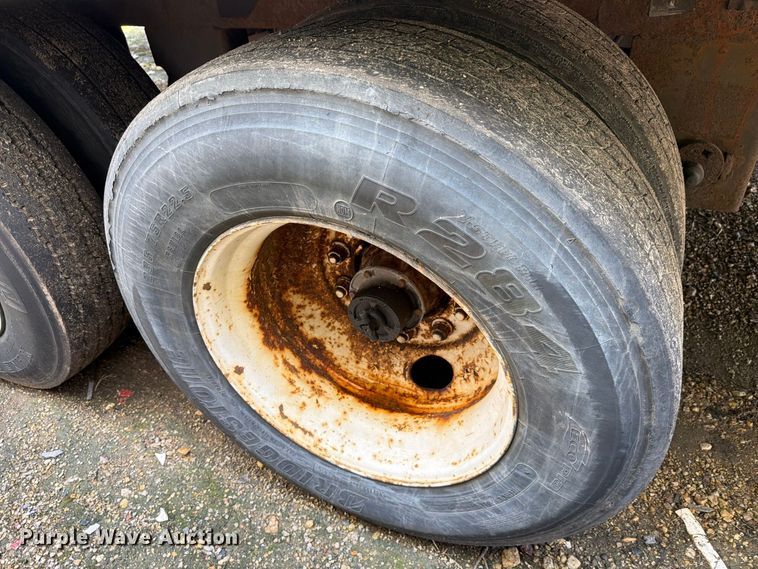 image for item YA4323 2004 Utility VS2DC dry van trailer