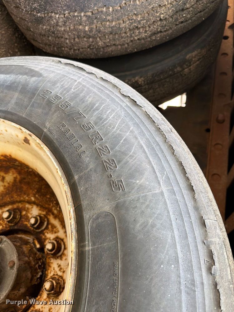 image for item YA4323 2004 Utility VS2DC dry van trailer
