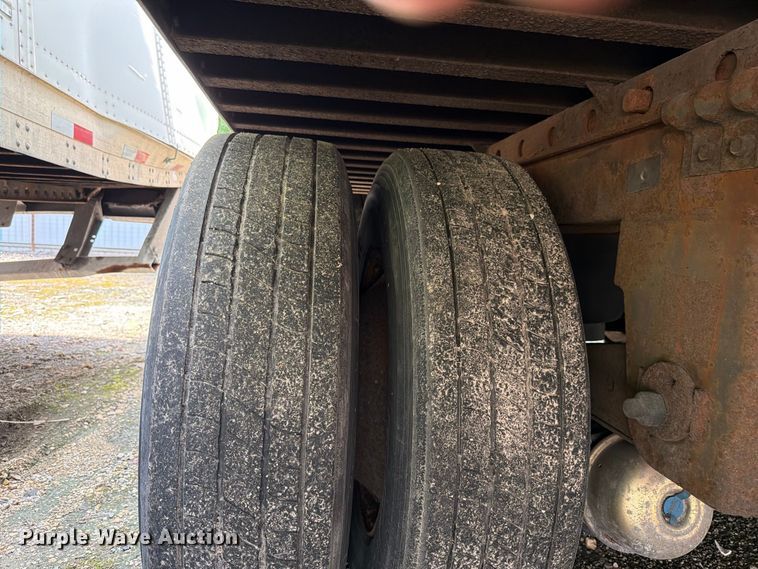 image for item YA4323 2004 Utility VS2DC dry van trailer