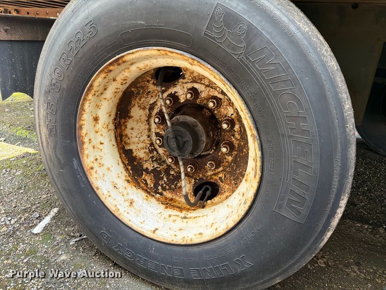image for item YA4323 2004 Utility VS2DC dry van trailer