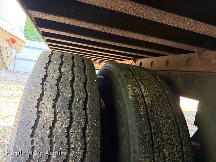 image for item YA4323 2004 Utility VS2DC dry van trailer