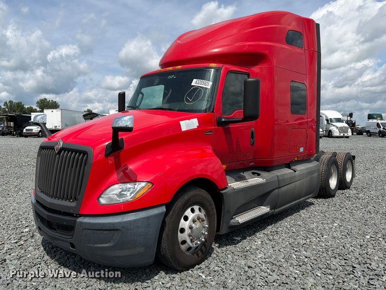 2020 International LT625 semi truck