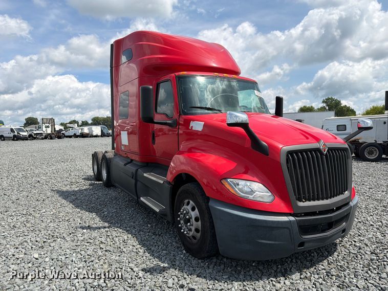 image for item YA4342 2020 International LT625 semi truck
