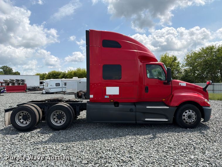 image for item YA4342 2020 International LT625 semi truck