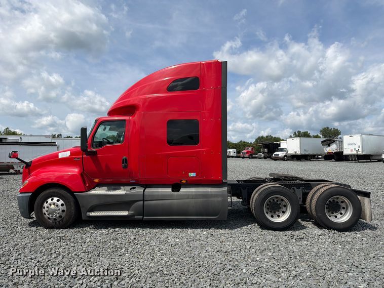 image for item YA4342 2020 International LT625 semi truck