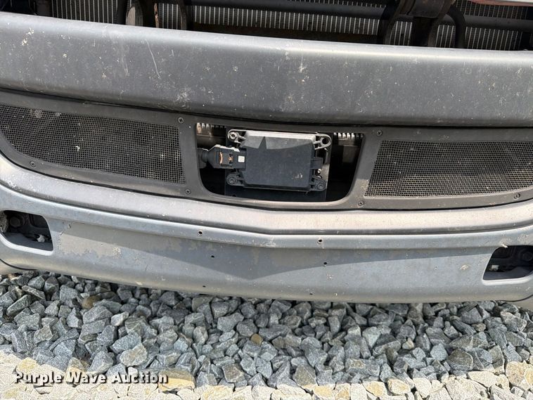 image for item YA4342 2020 International LT625 semi truck