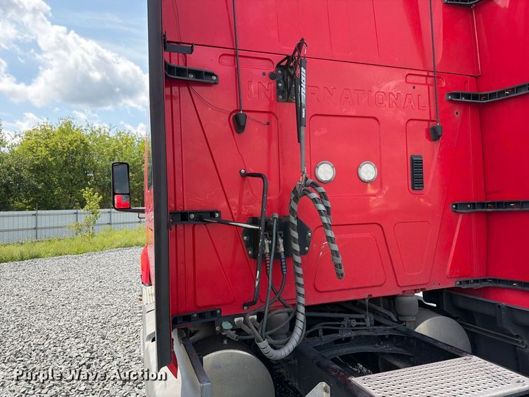 image for item YA4342 2020 International LT625 semi truck