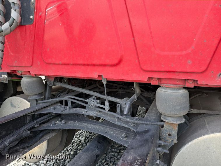 image for item YA4342 2020 International LT625 semi truck