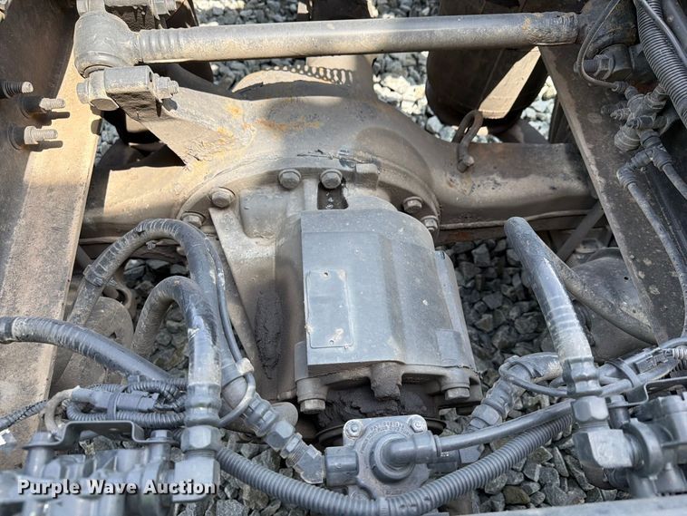 image for item YA4342 2020 International LT625 semi truck