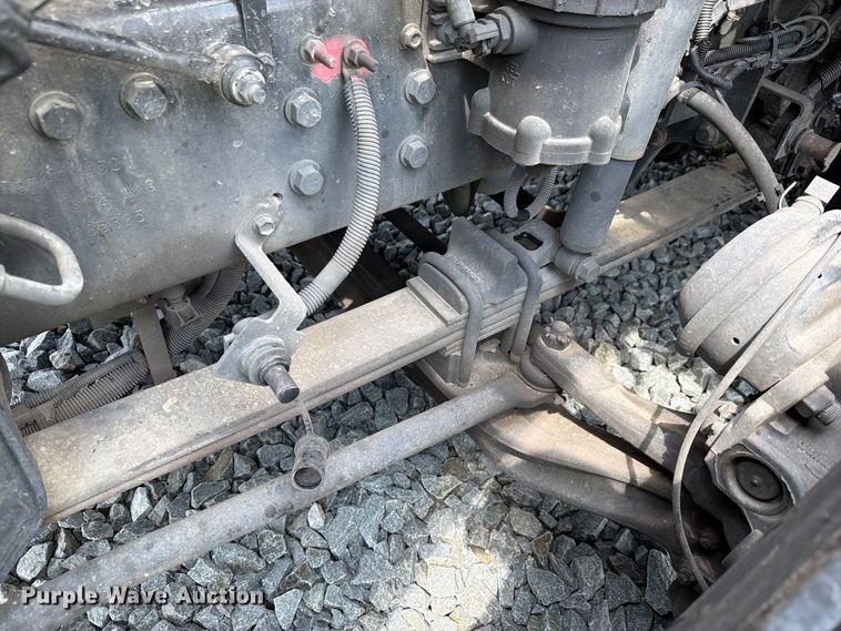 image for item YA4342 2020 International LT625 semi truck