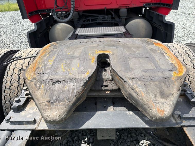 image for item YA4342 2020 International LT625 semi truck