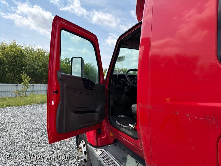 image for item YA4342 2020 International LT625 semi truck