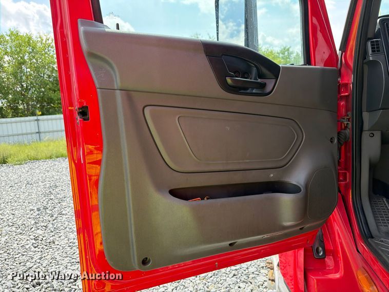 image for item YA4342 2020 International LT625 semi truck