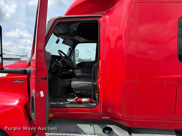 image for item YA4342 2020 International LT625 semi truck