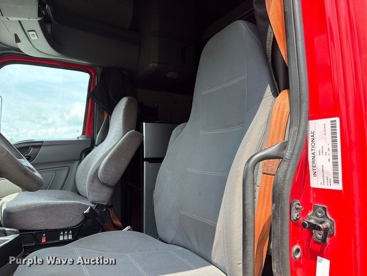 image for item YA4342 2020 International LT625 semi truck