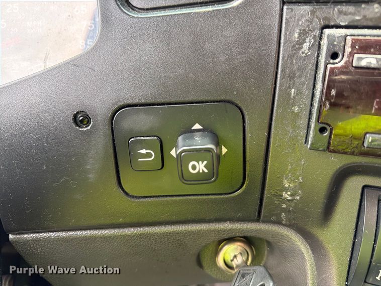 image for item YA4342 2020 International LT625 semi truck