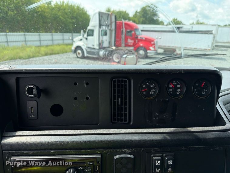image for item YA4342 2020 International LT625 semi truck
