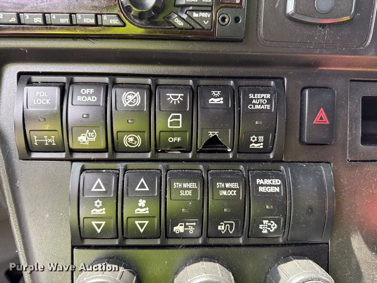 image for item YA4342 2020 International LT625 semi truck